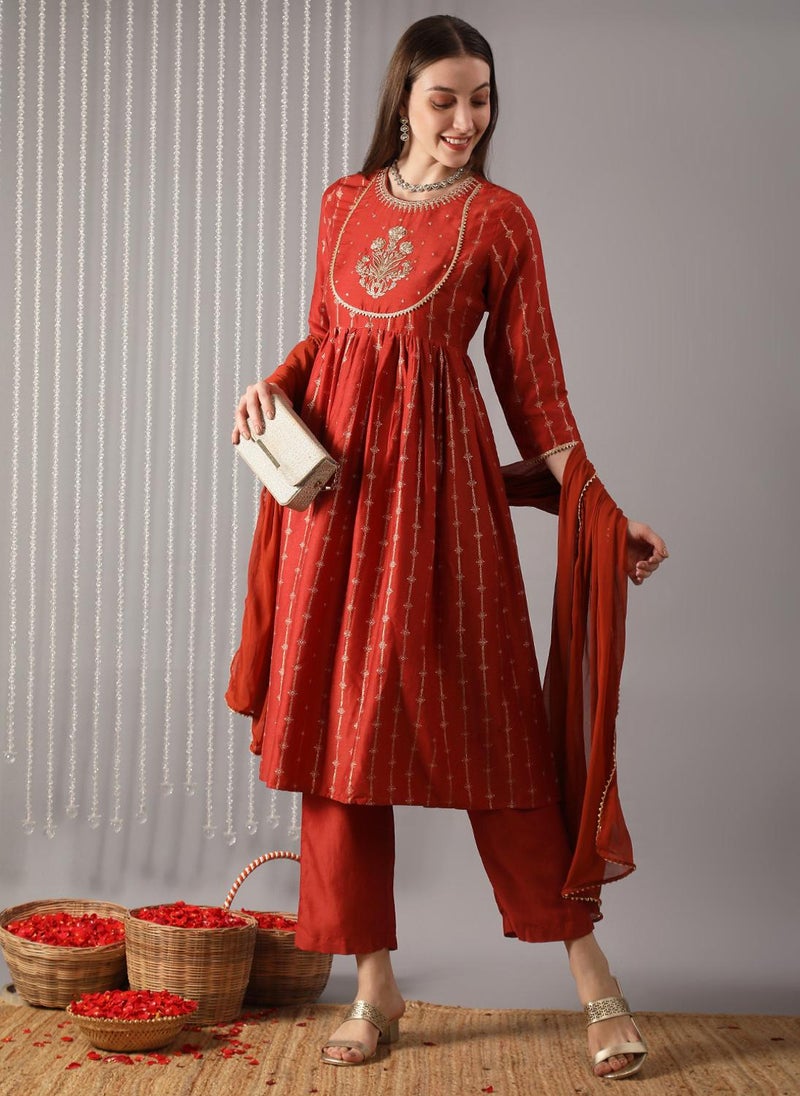 جلو باص طقم كورتا أناركالي نسائي مطرز باللون الصدئي مع بنطلون ودوباتا جوتا باتي - Image 1